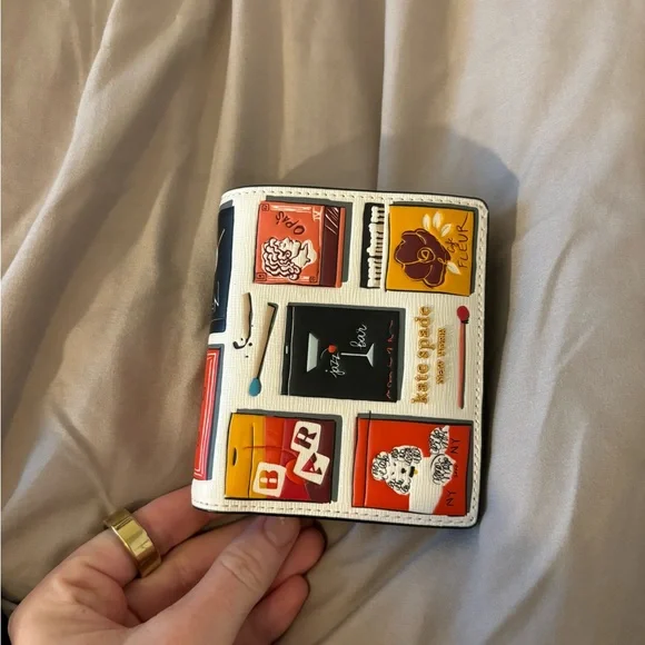 Kate spade matchbox wallet, sold out!!!